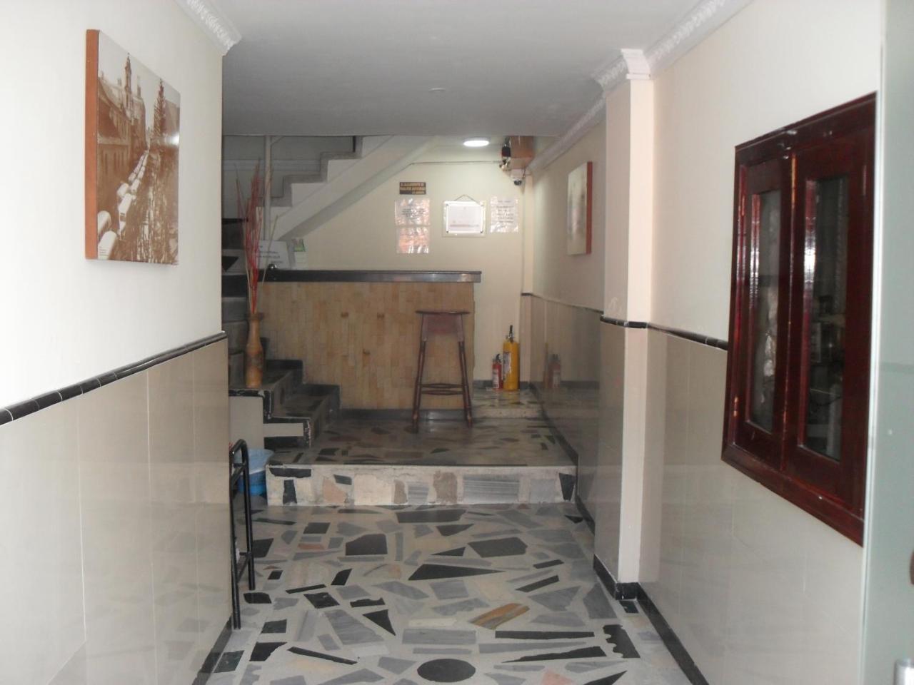 Colonial *