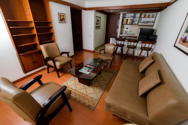 Travelers Y Condominioplenitud Hotel
