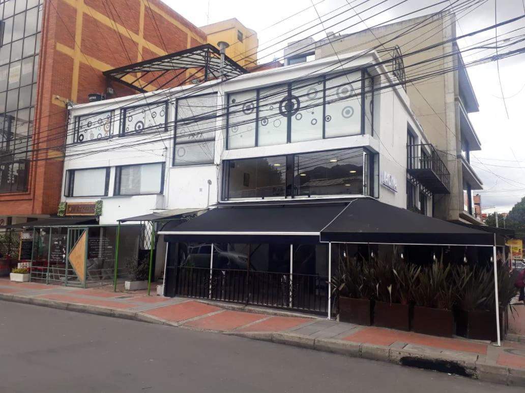 Hostal 79 *