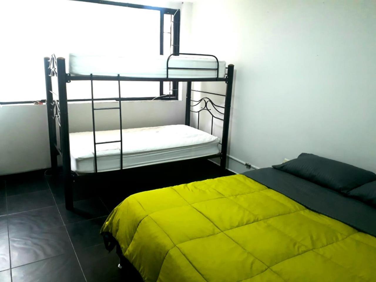 Hostal 79 *