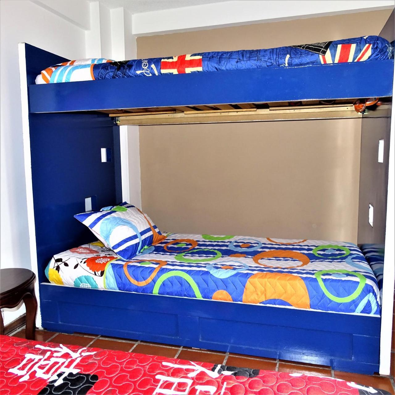 Violeta Park Hostal *