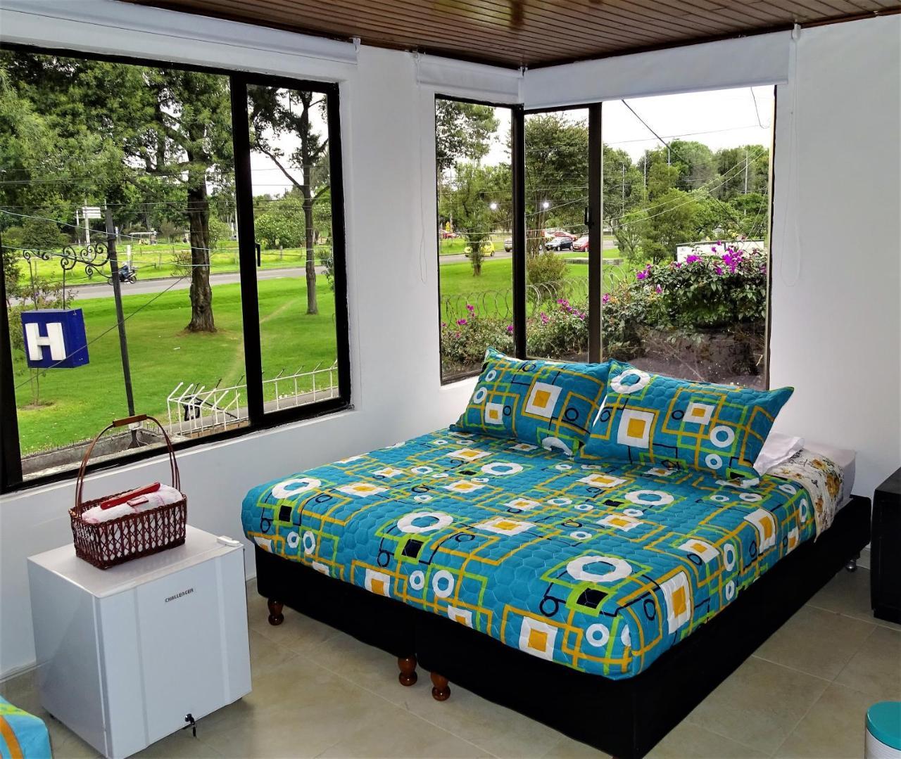 Violeta Park Hostal