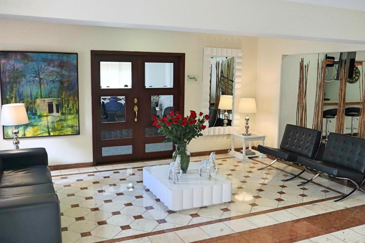 Cora 96 Street Apartahotel 4*