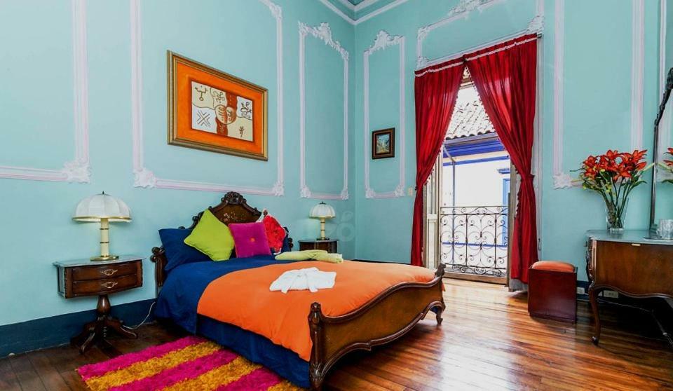 Zohar Hostal *
