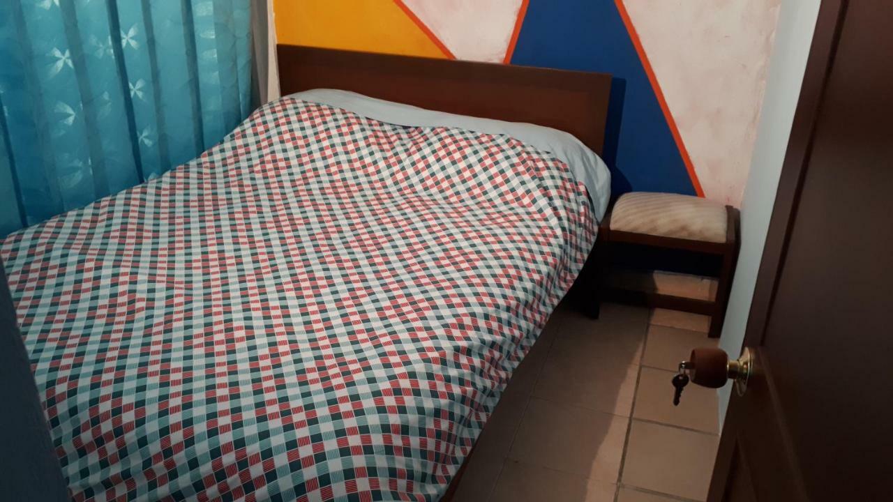 Okar - Airport Hostal