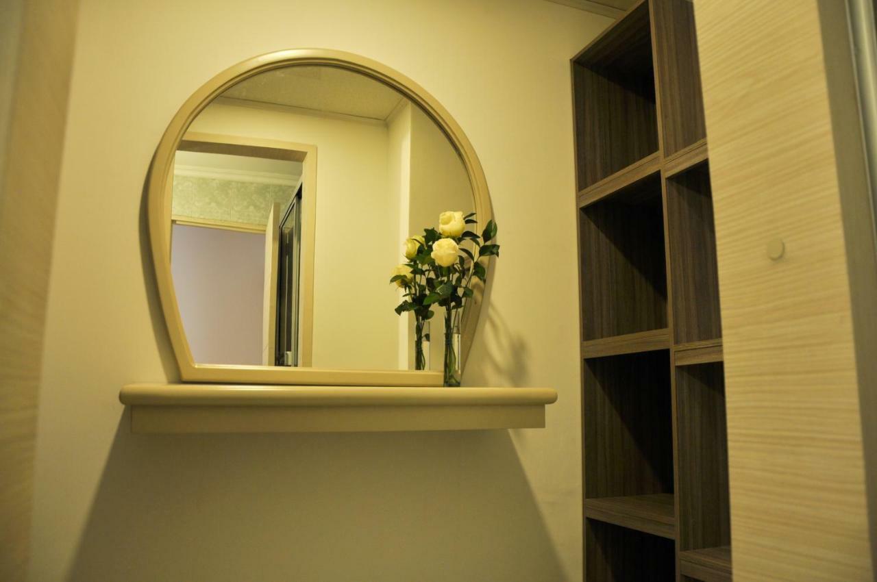 Hostal Suites Royal *