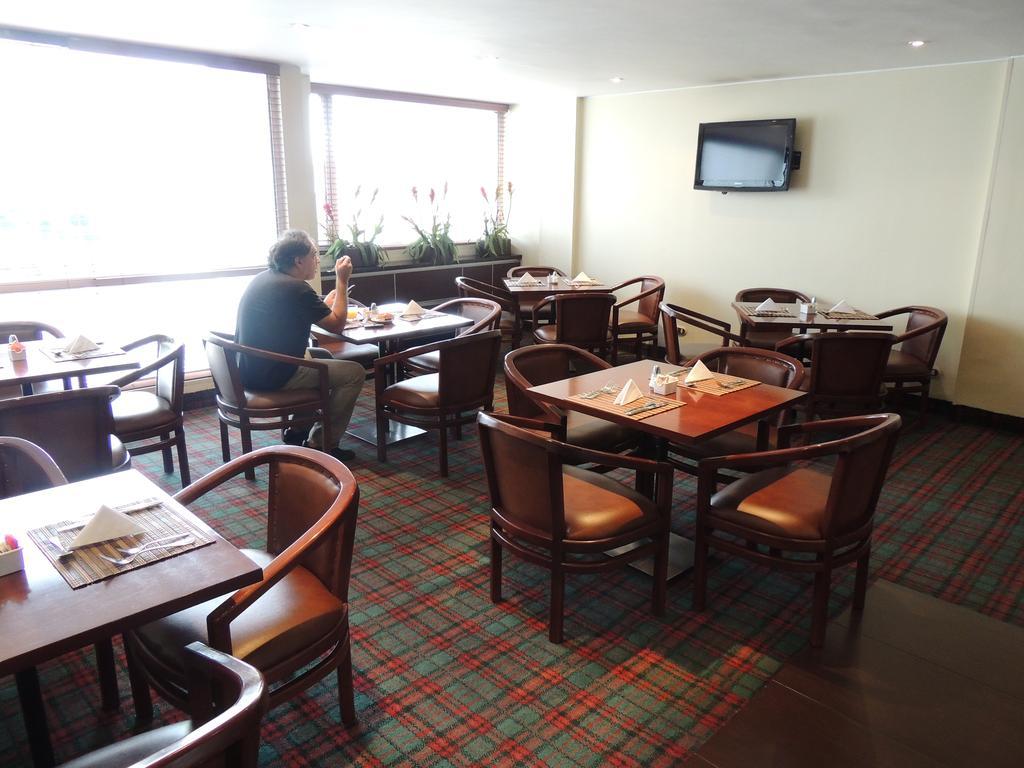 51 Plaza Hotel 3*