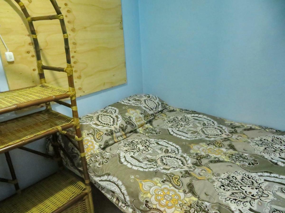 Okar - Airport Hostal