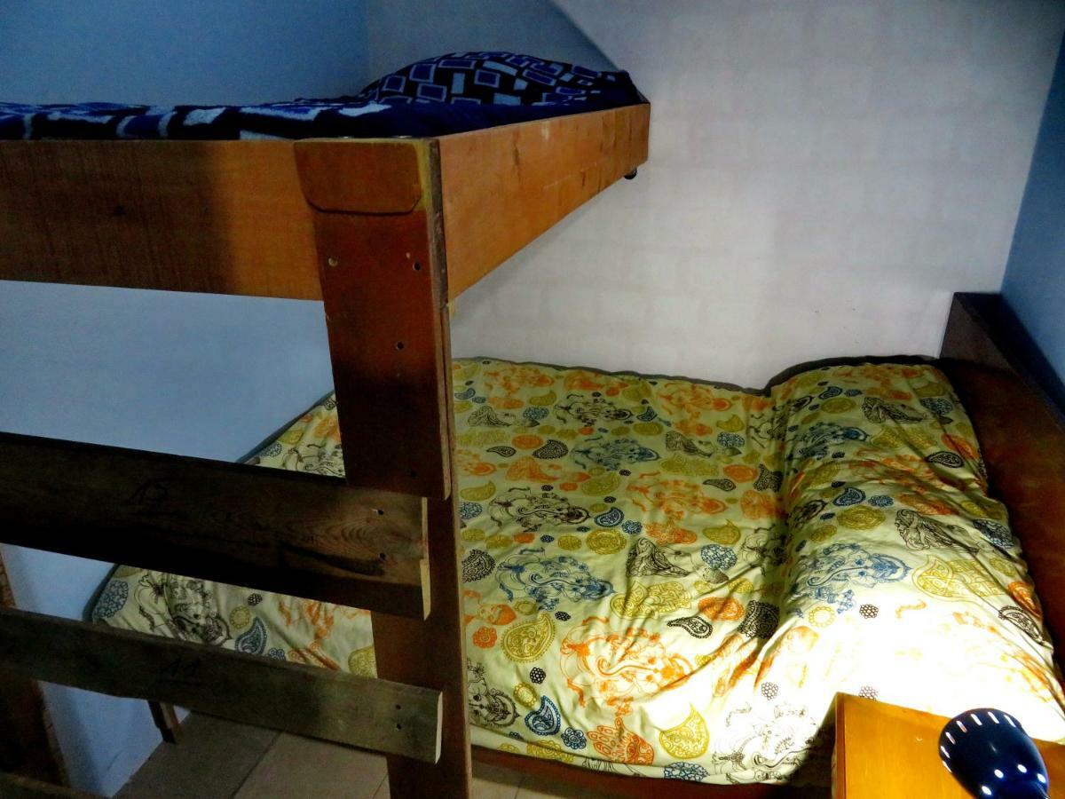 Hostal Okar - Airport