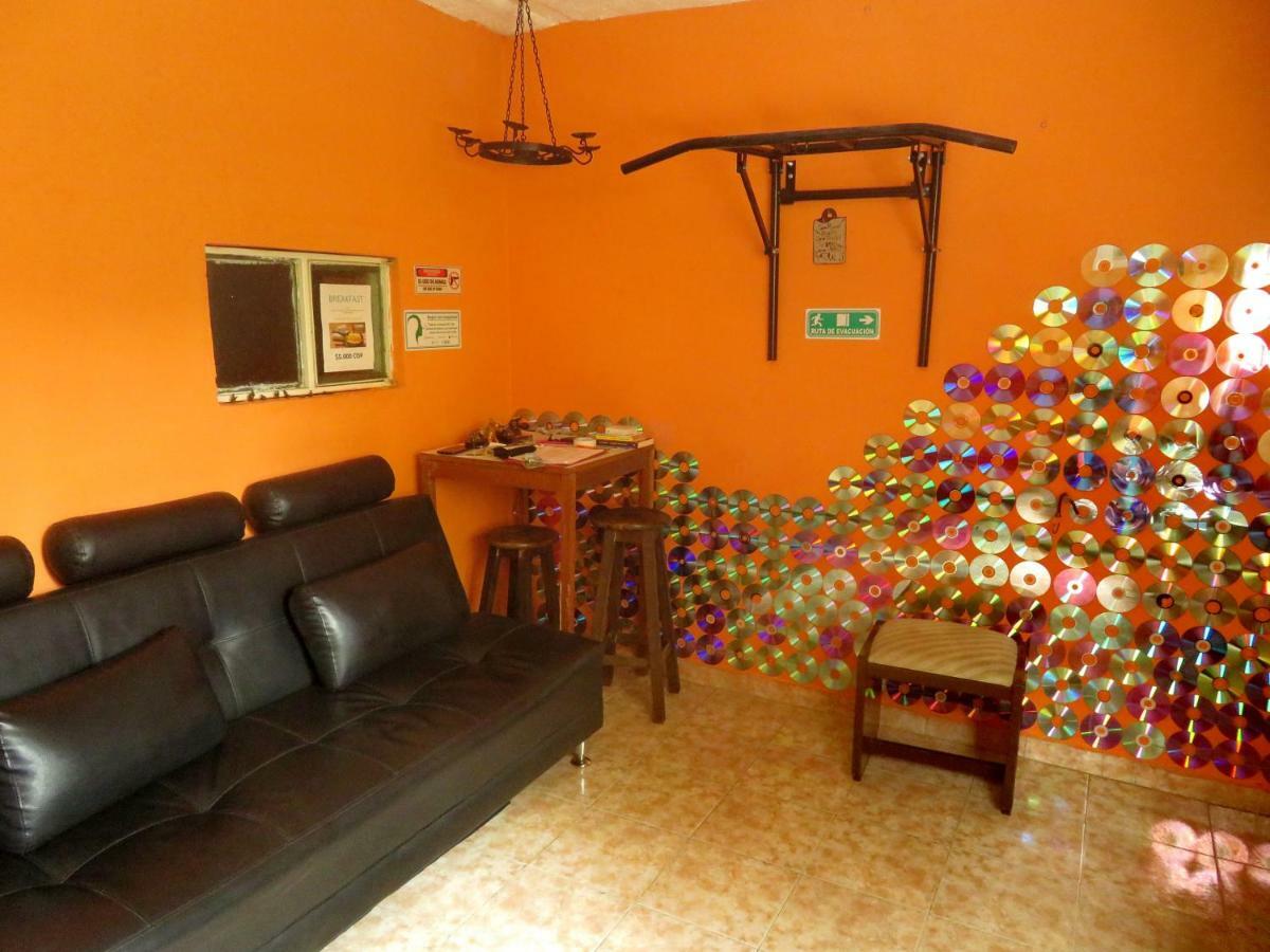 Hostal Okar - Airport *