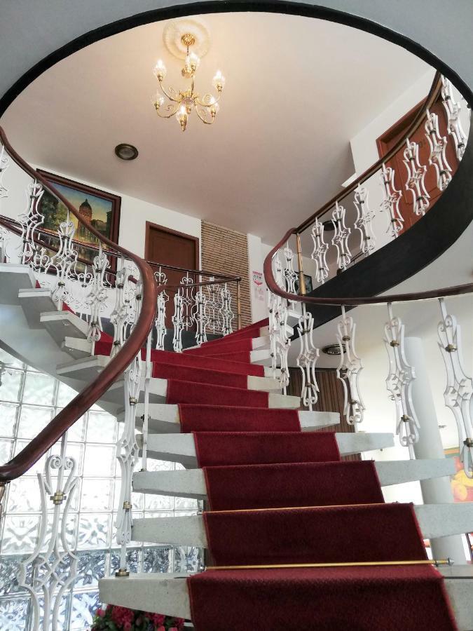 Parkway Hotel 3*