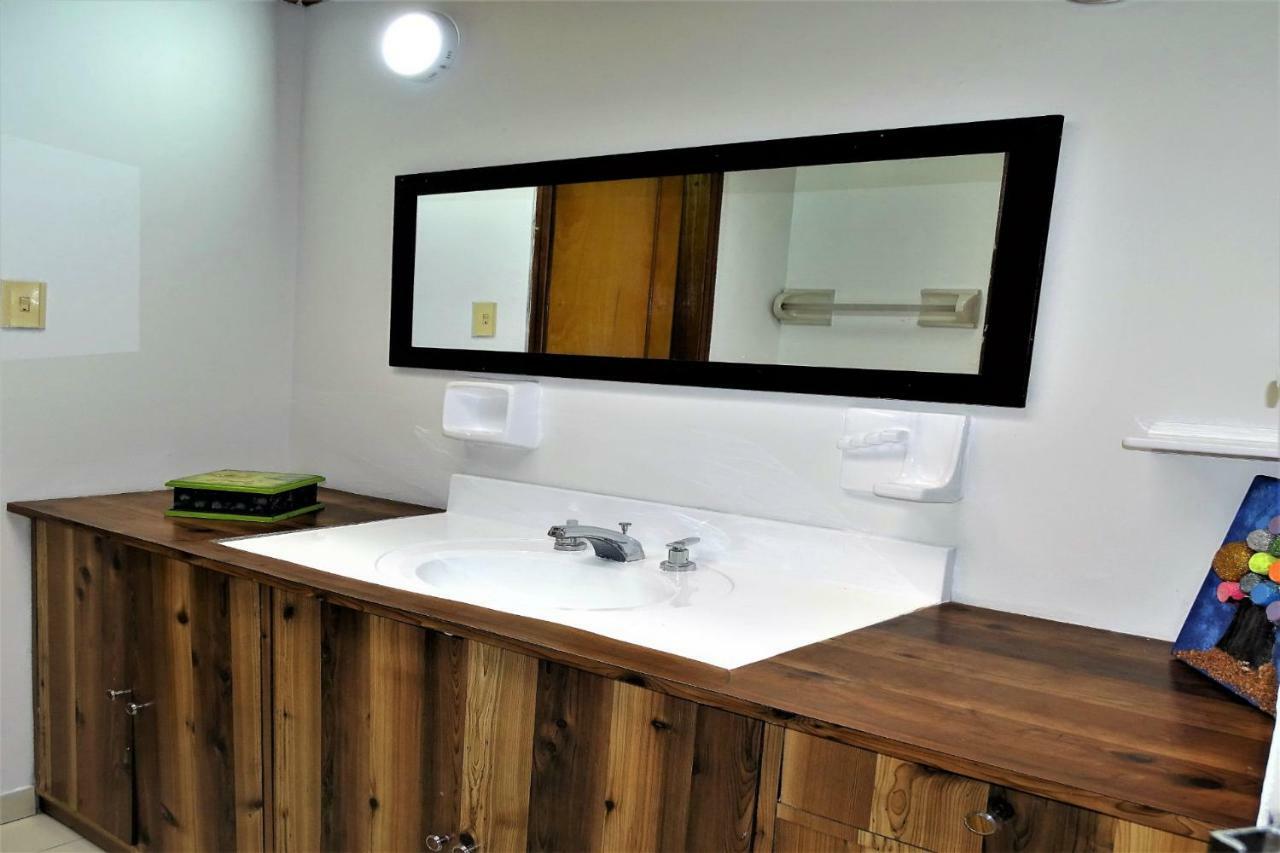 Violeta Park Hostal
