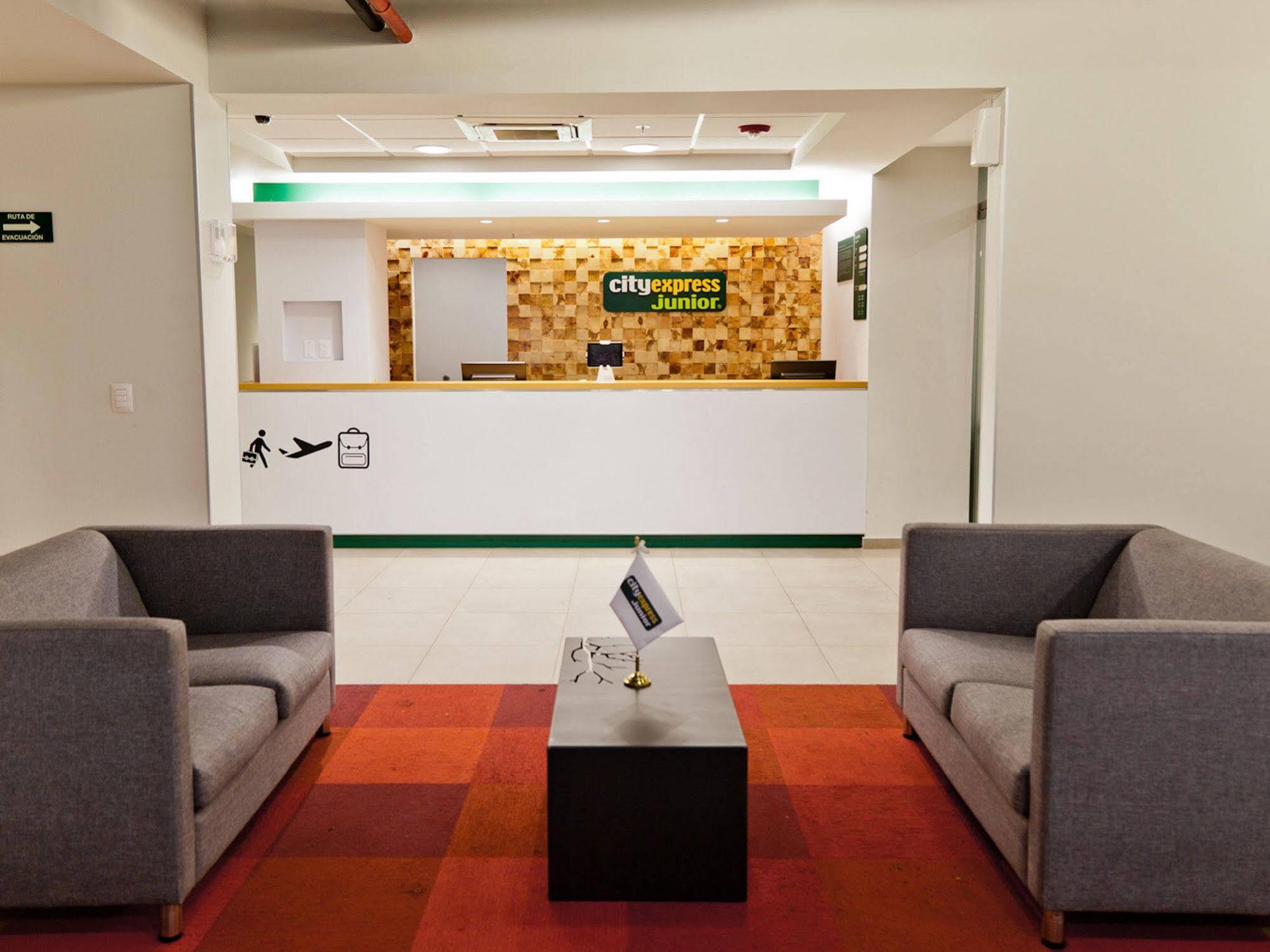 Express Junior By Marriott Aeropuerto 3* Bogotá