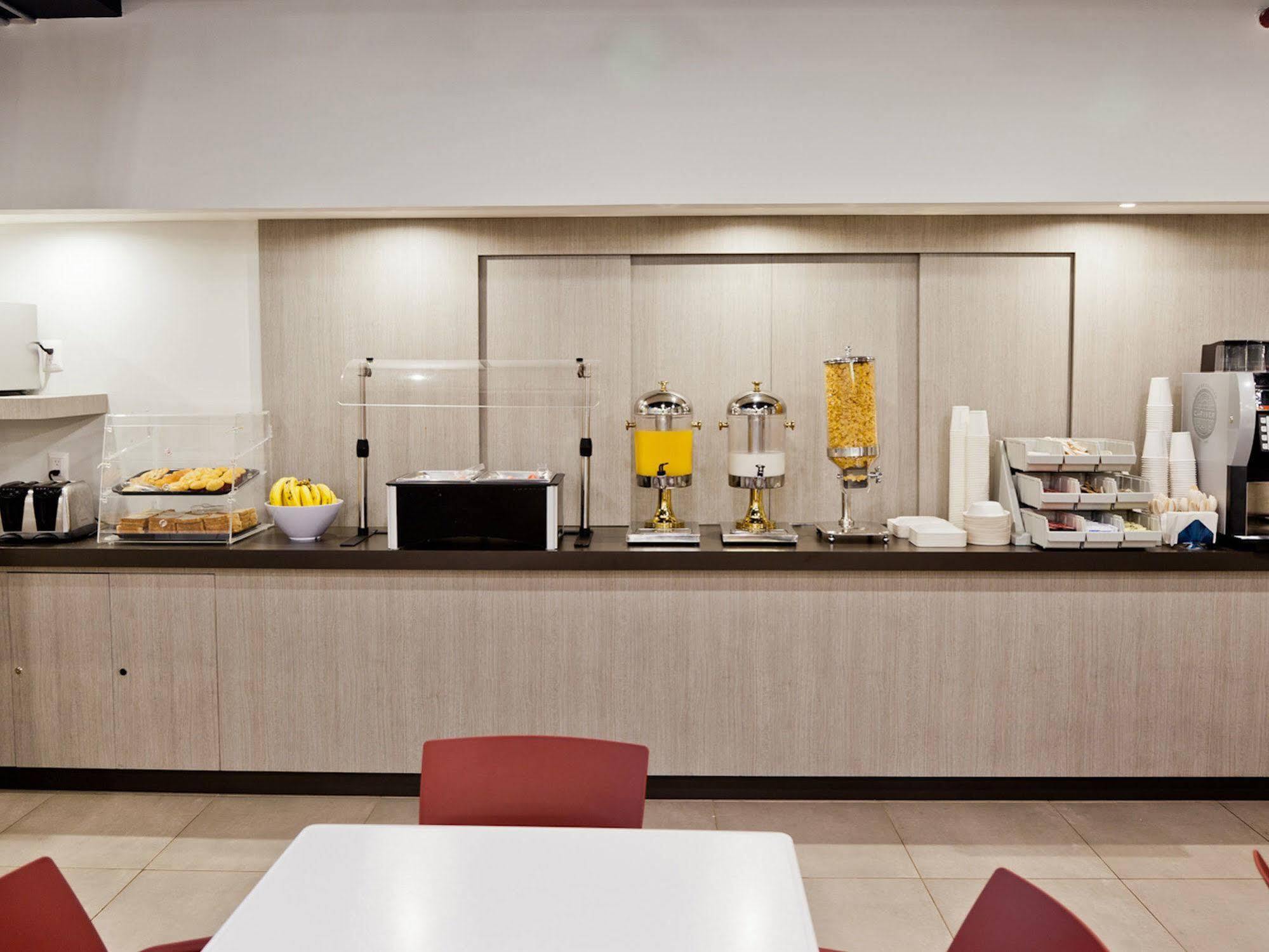 Express Junior By Marriott Aeropuerto Hotel 3*