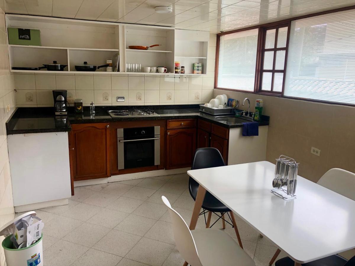Casa Amarilla Hostal