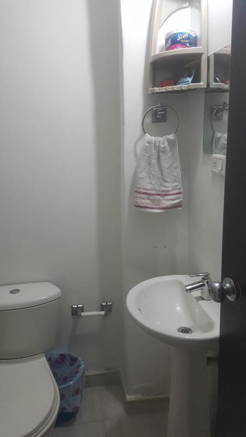 Apartamento Cerca Al Club Militar Embajada Americana, Corferias *
