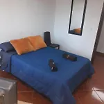 Habitacion con baño compatido en casa de familia en Corferias, Quinta Paredes, Embajada Americana