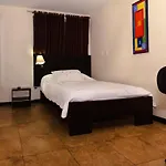 Hotel Alojate In