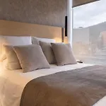 Icon 100 Luxury Apartasuites