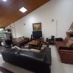 Amplia Casa Familiar