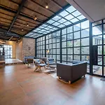 Moderno estudio en el centro de Bogotá.