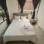 Hospedaje Silom