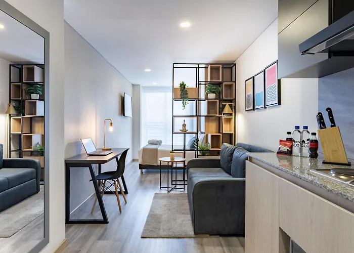 Modern Loft In 85 St