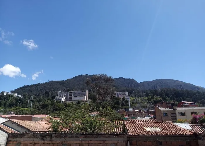 La Casa Amarilla D.C
