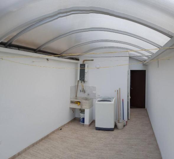 Pensión Alcoba con baño privado cerca al aeropuerto *