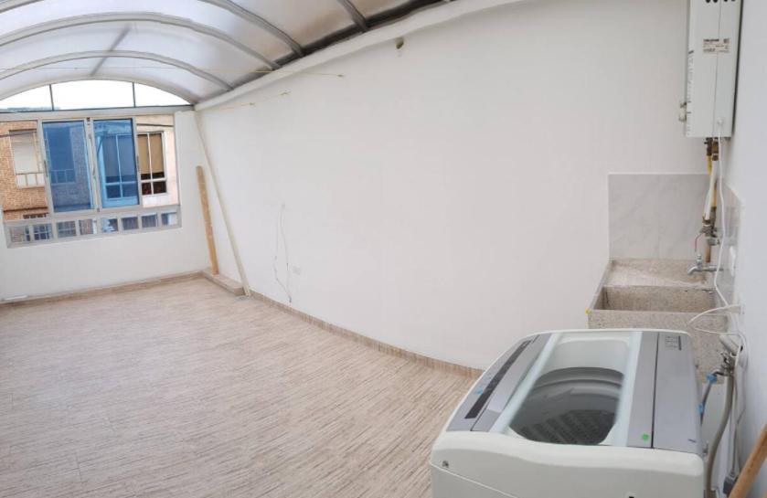 Alcoba con baño privado cerca al aeropuerto