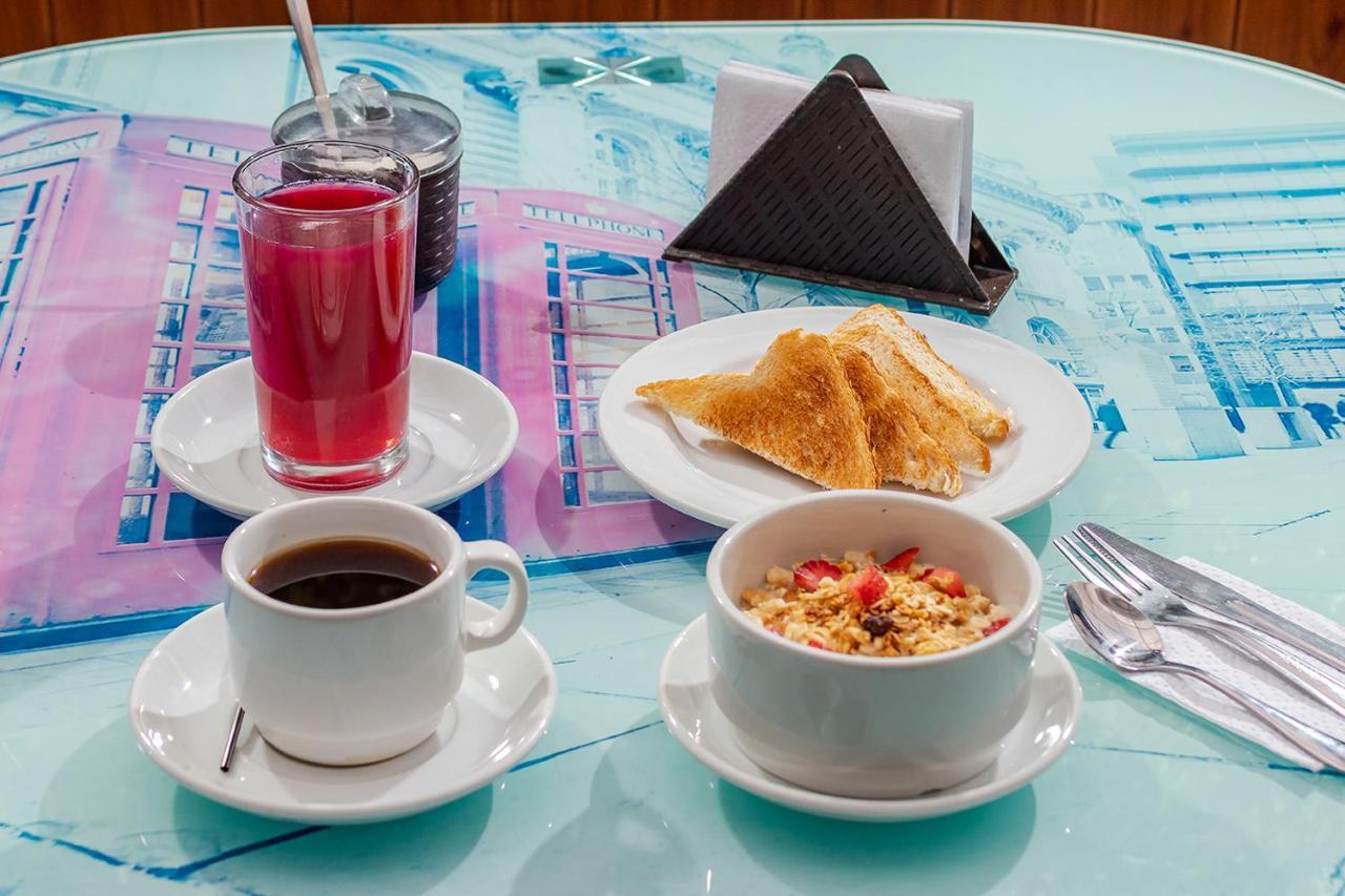 Hotel Ayenda Cgh Airport 3*