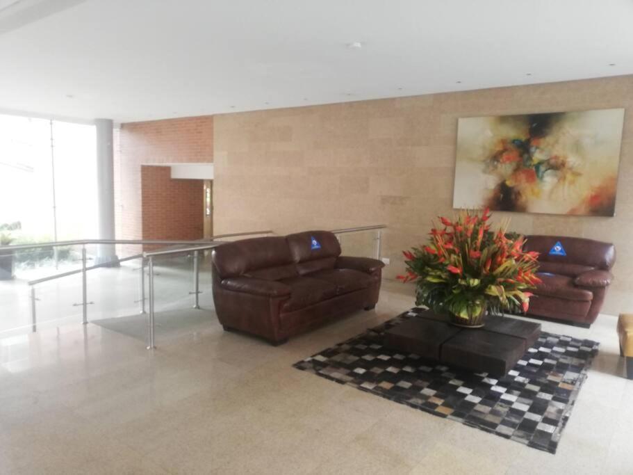 Hermosa Habitación Privada En Conjunto Residencial Cerca Al Aeropuerto Y Terminal De Bogotá, Zonas Comunes Se Comparten Con 1 Persona Apartamento Bogotá