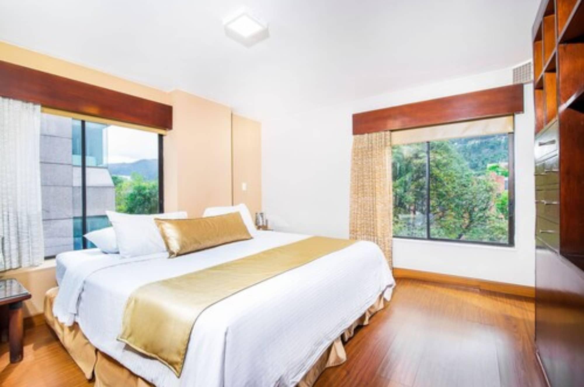 Lloyds Apartasuites Parque 93 Apartahotel 4*