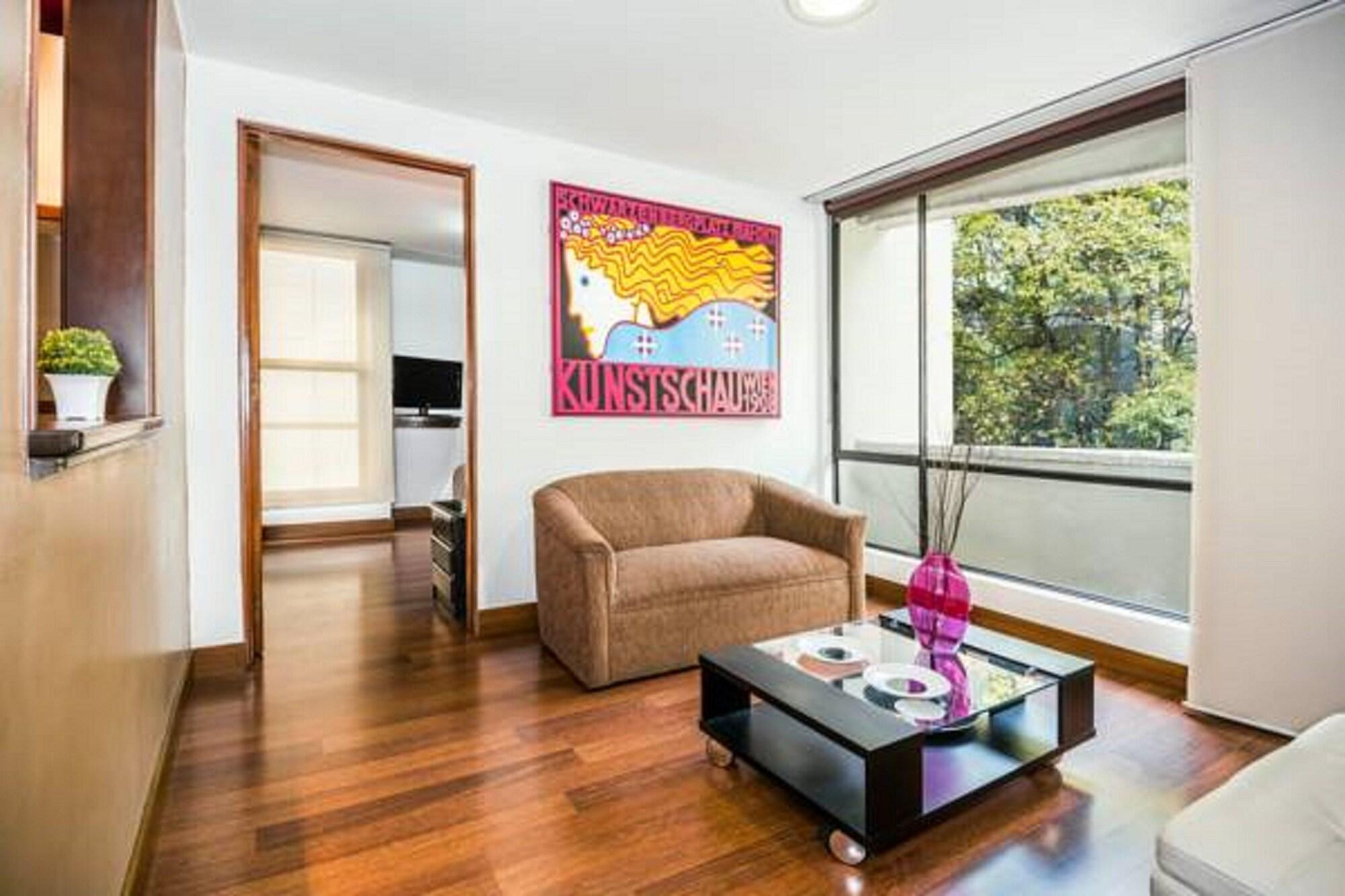 Lloyds Apartasuites Parque 93 Apartahotel