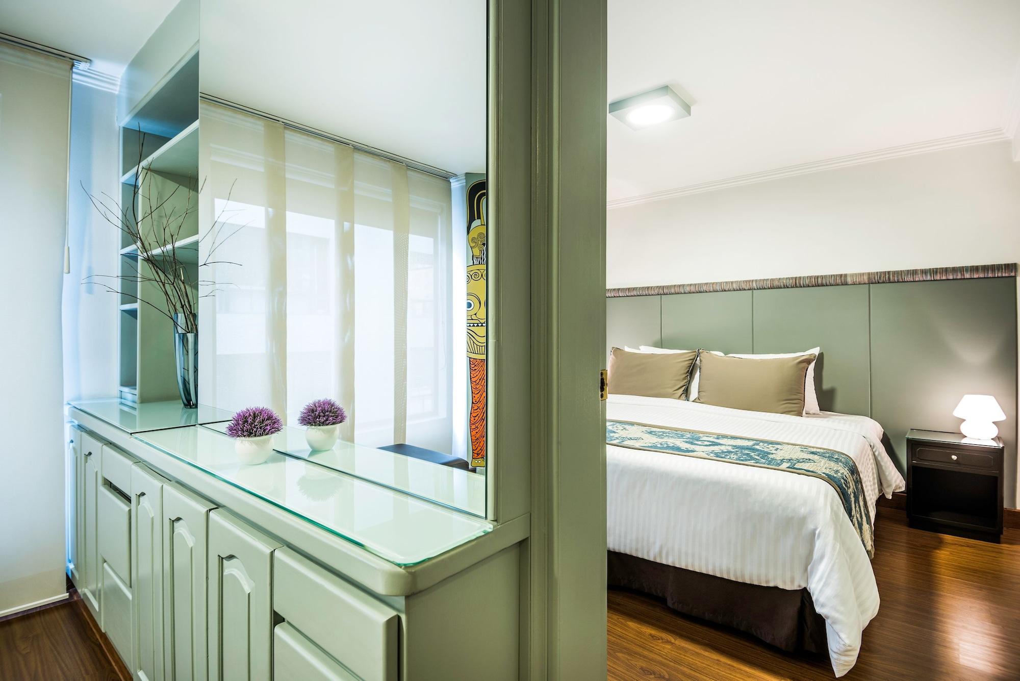 Lloyds Apartasuites Parque 93 Apartahotel