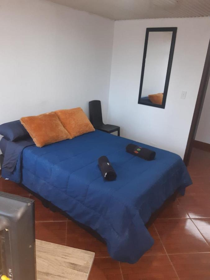Habitacion Con Baño Compatido En Casa De Familia En Corferias, Quinta Paredes, Embajada Americana *