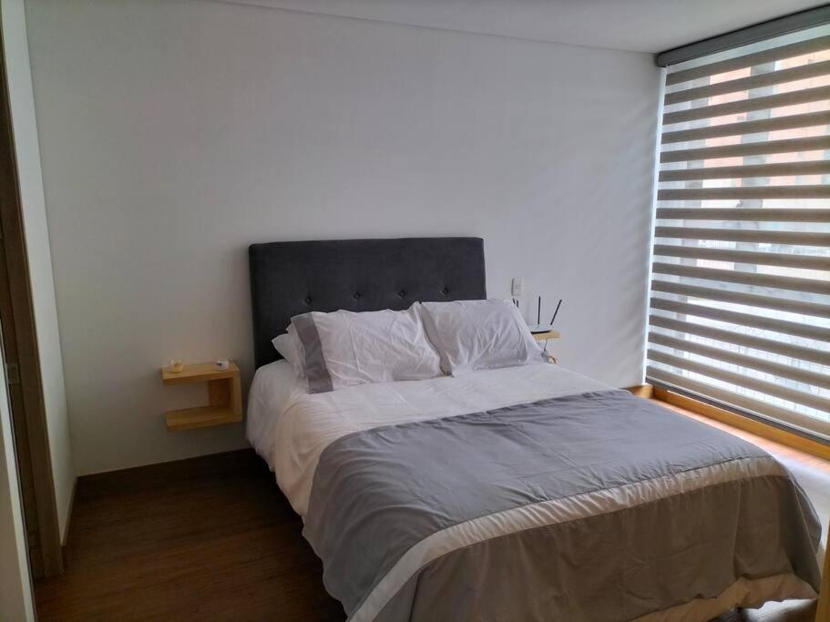 Modern In New Building. Apartamento *