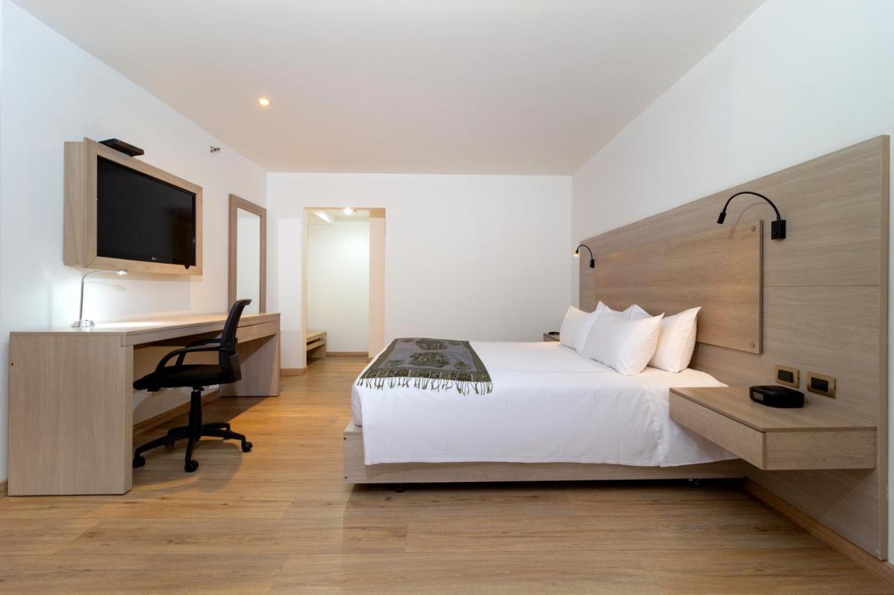 Rosales Plaza 4*