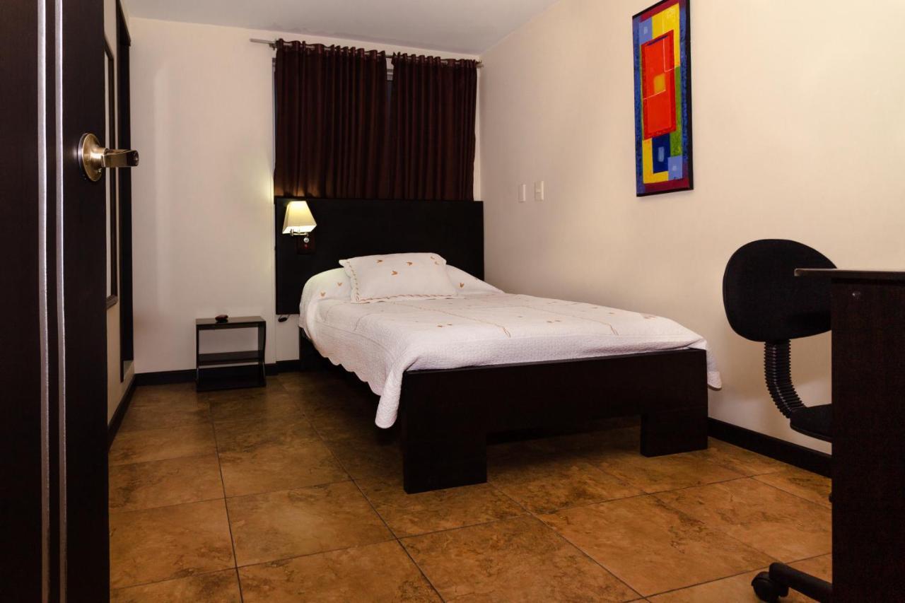 Hotel Alojate In