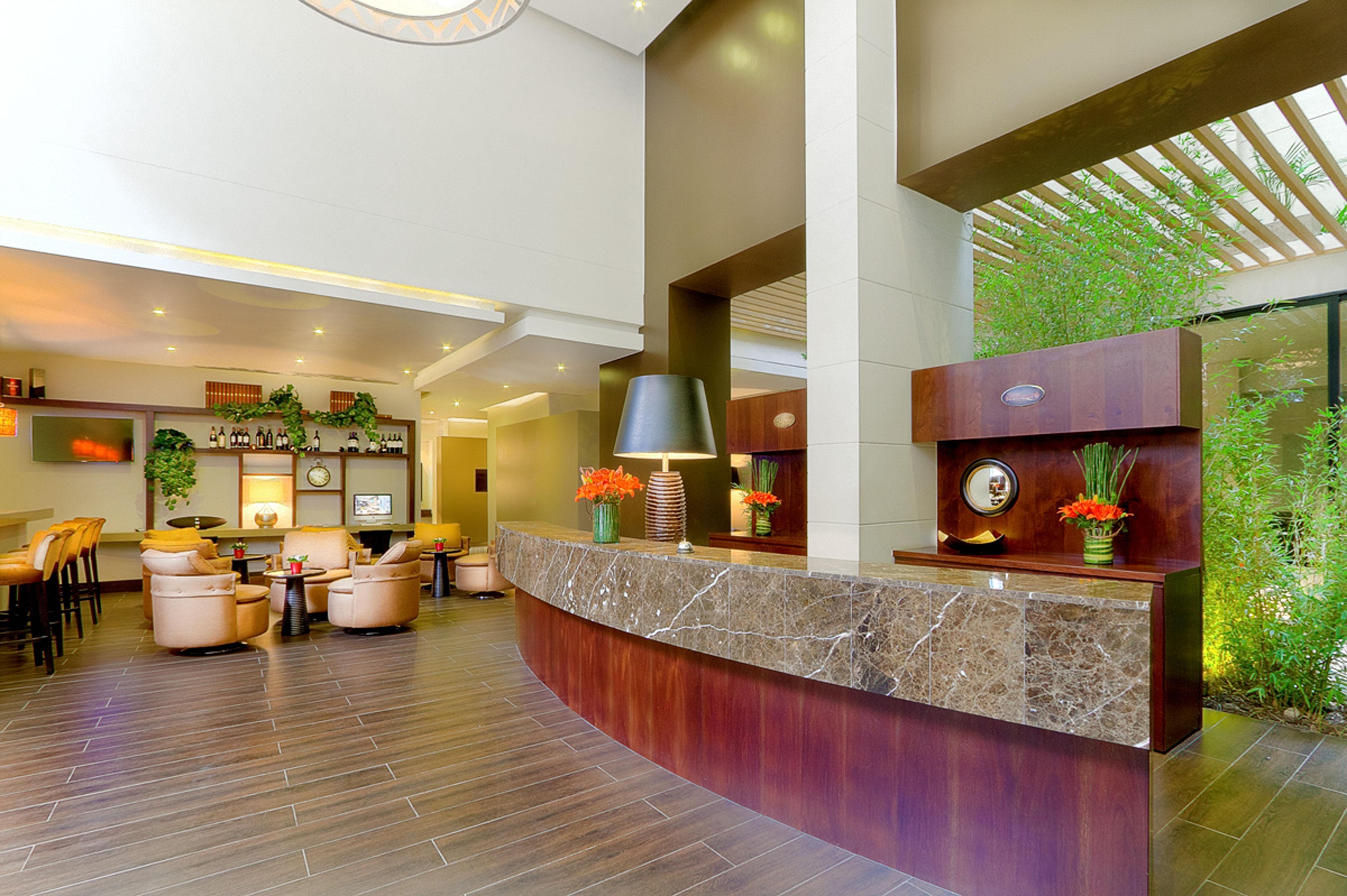 93 Luxury Suites&residences Apartahotel