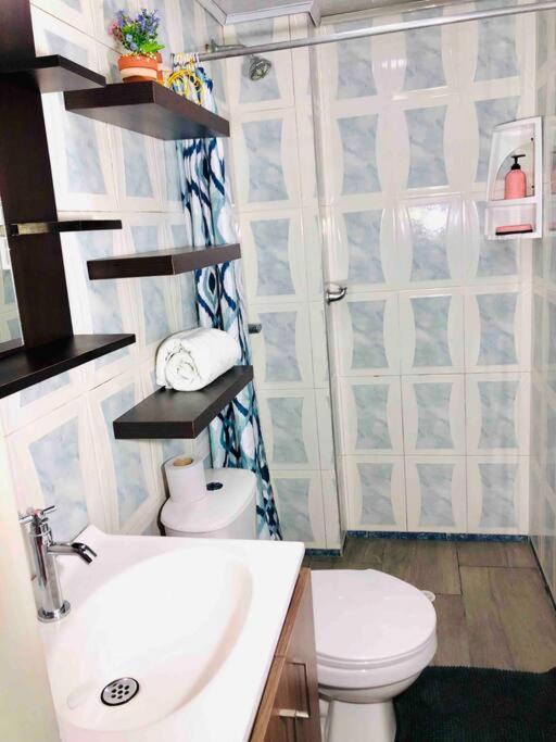 Comodo Apto Cerca Al Aeropuerto/embajada Americana Apartamento
