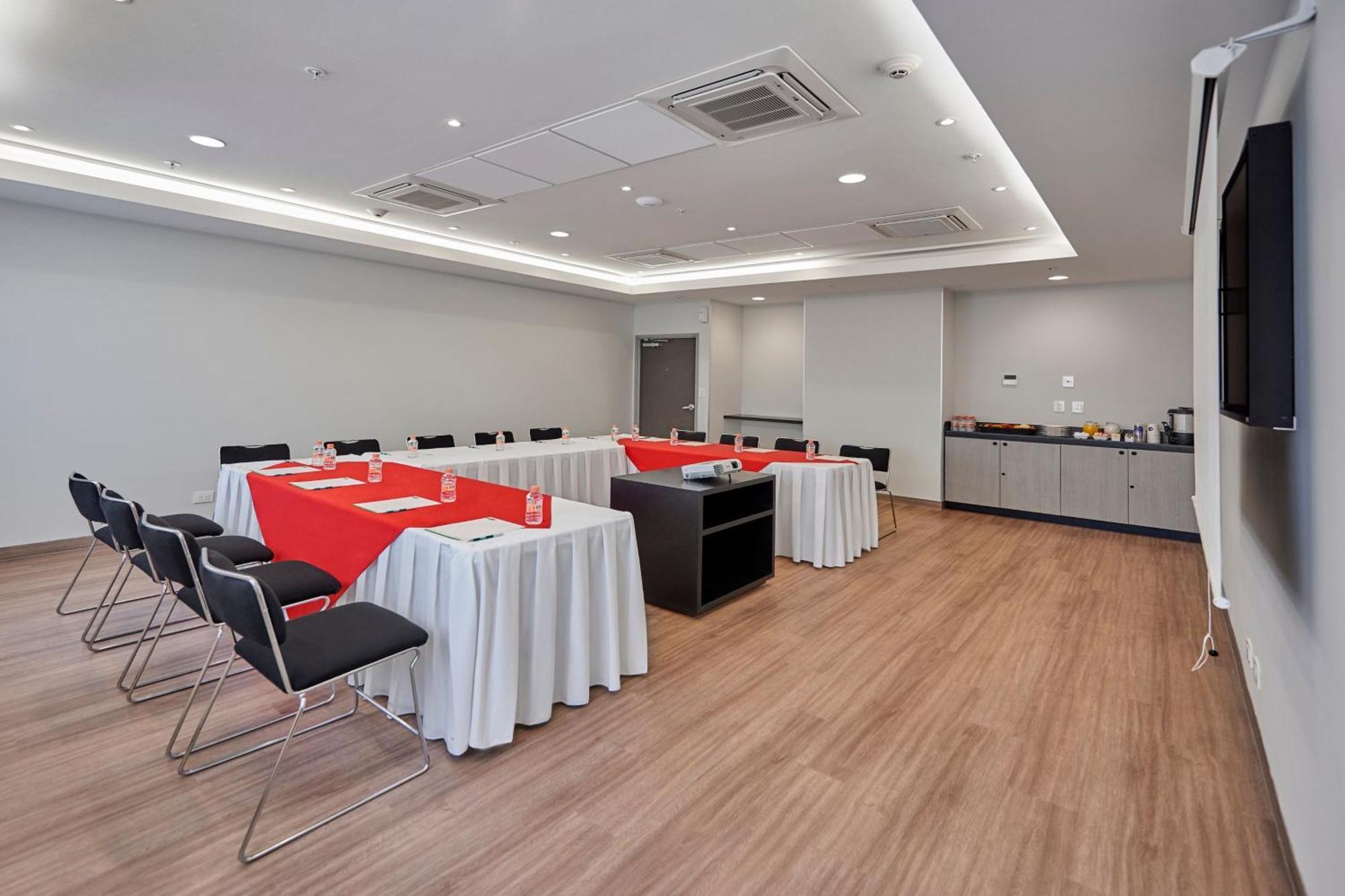 Express Junior By Marriott Aeropuerto Hotel Bogotá