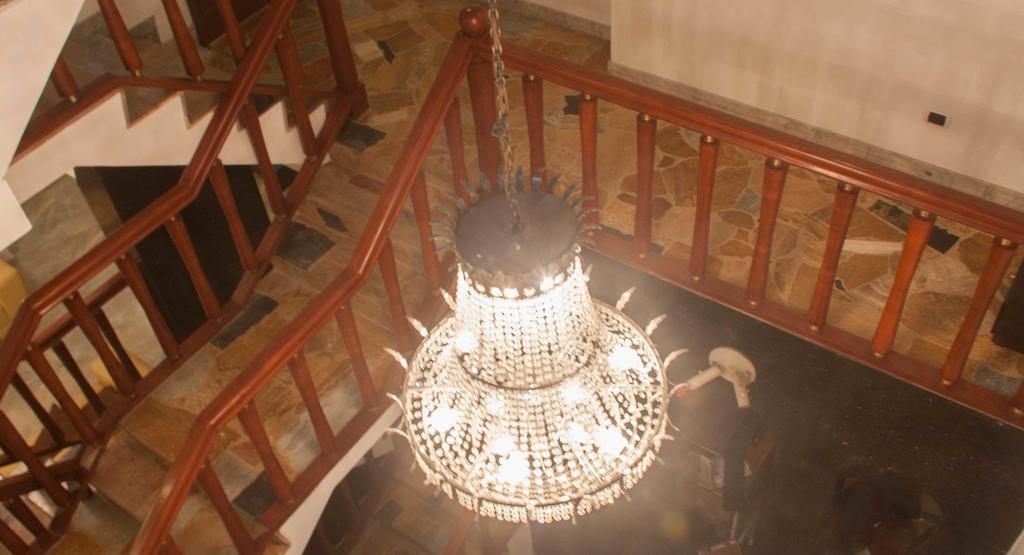 Hotel Chandelier 3*