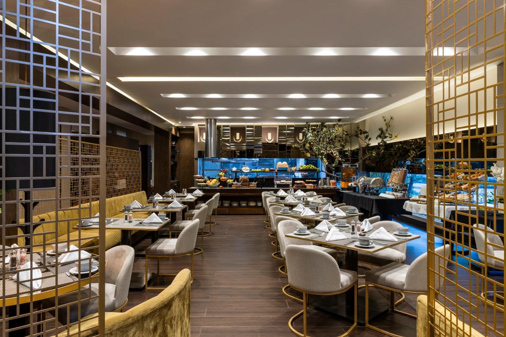 93 Luxury Suites&residences Apartahotel