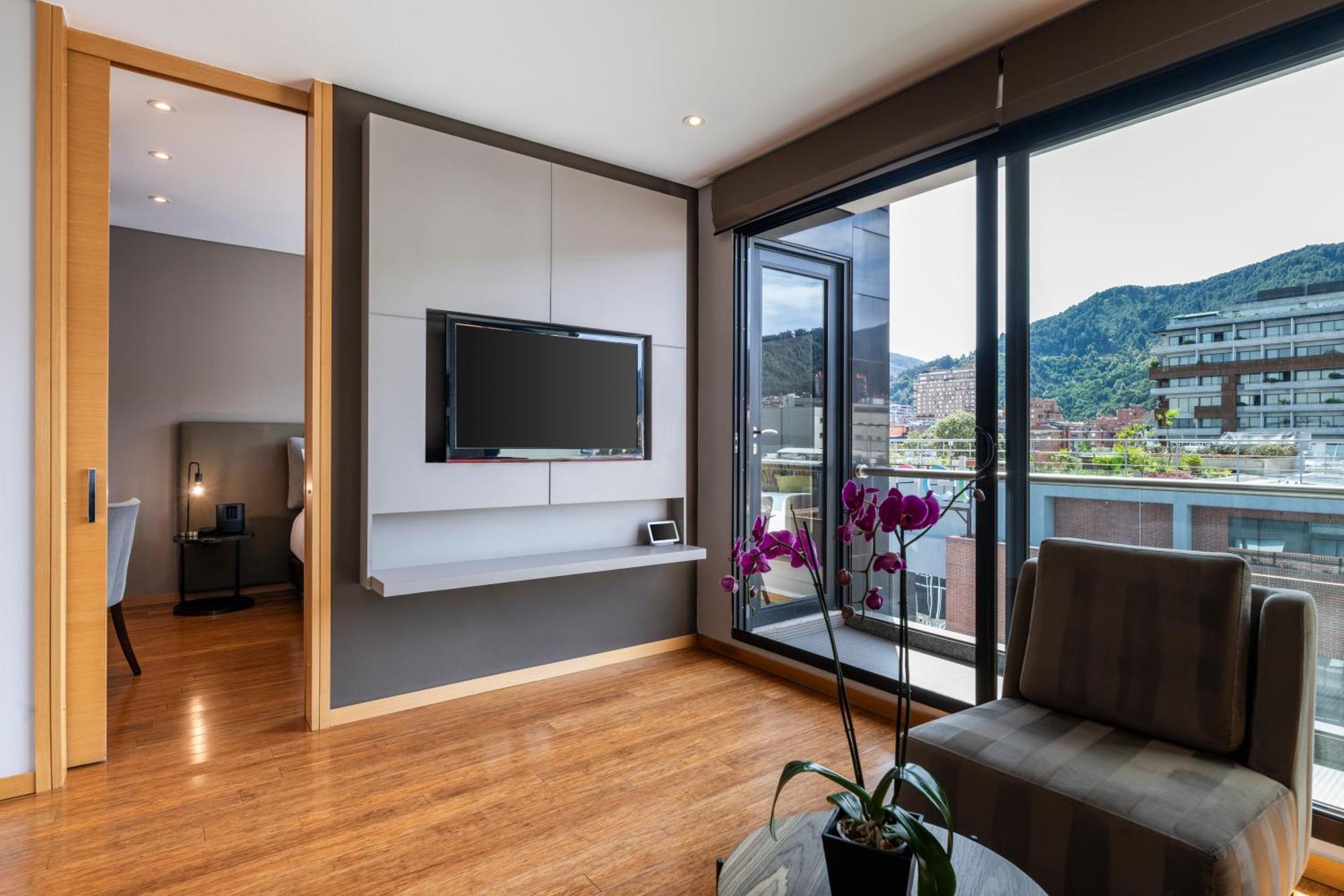 93 Luxury Suites&residences