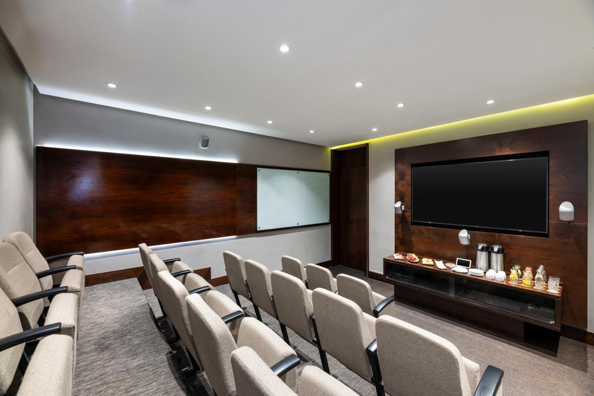 93 Luxury Suites&residences 5*
