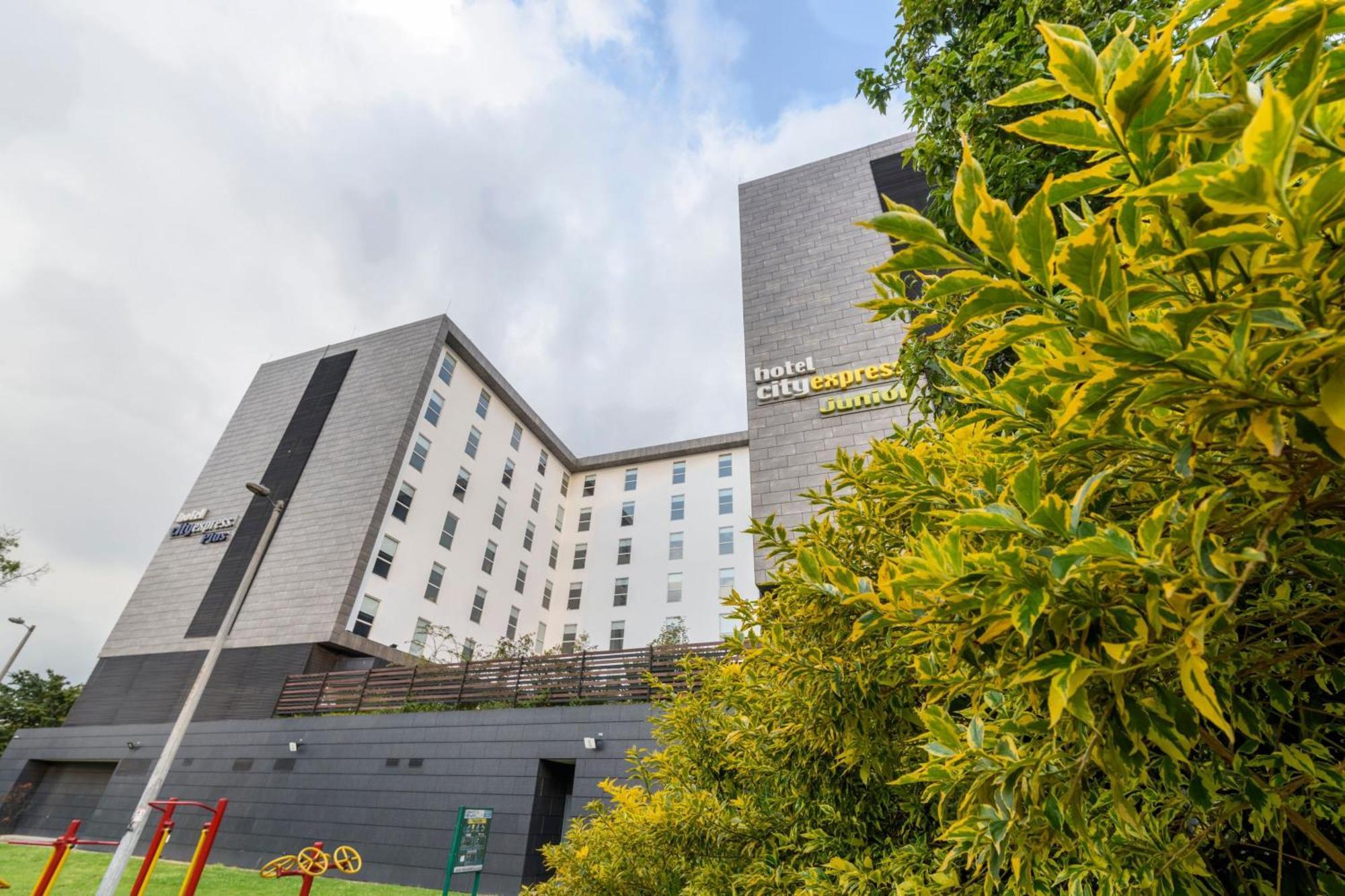 Hotel Express Junior By Marriott Aeropuerto Bogotá