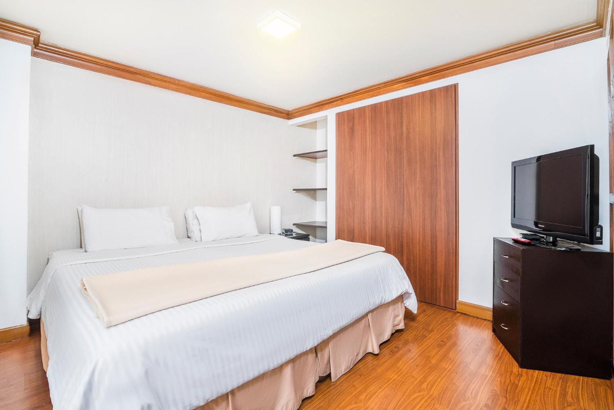 Lloyds Apartasuites Parque 93 Apartahotel Bogotá