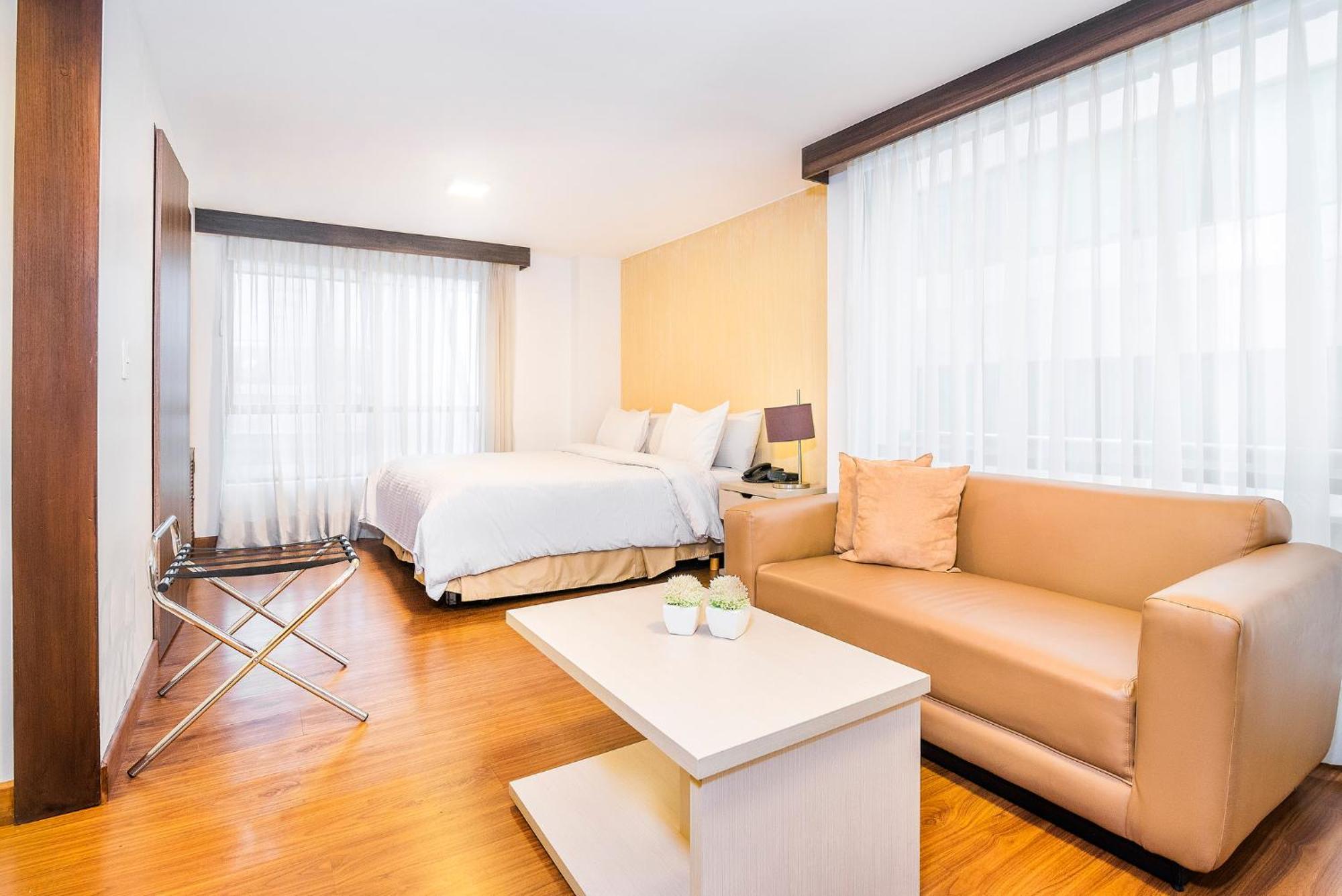 Lloyds Apartasuites Parque 93 Apartahotel