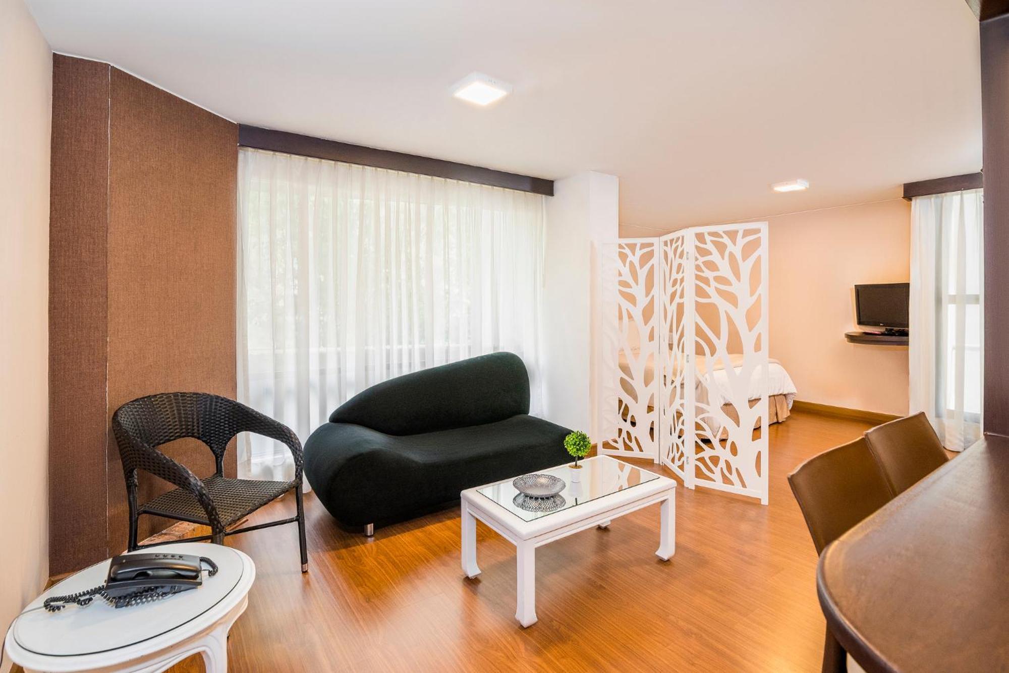 Lloyds Apartasuites Parque 93 Apartahotel
